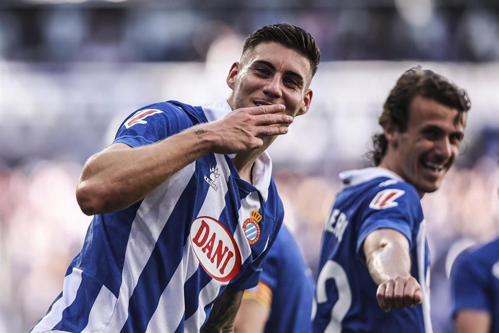 Archivo - Roberto Fernandez of RCD Espanyol celebrates a goal during the Spanish league, La Liga EA Sports, football match played between RCD Espanyol and Real Betis at RCDE Stadium on May 04, 2025 in Cornella, Barcelona, Spain.