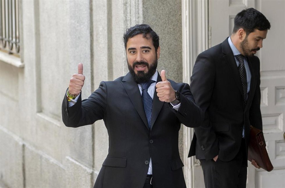El eurodiputado y líder de Se Acabó La Fiesta (SALF), Luis 'Alvise' Pérez, a su llegada al Tribunal Supremo, a 5 de junio de 2025, en Madrid (España). 
