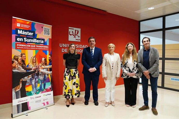 Eva Sanz, rectora de la Universidad de La Rioja; Alberto Galiana, consejero de Educación  del Gobierno de la Rioja; Leonor González, teniente de alcalde del Ayuntamiento,Elena González Fandos, catedrática de la UR y directora del Máster y Chefe Paniego
