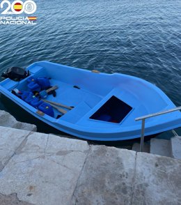 Patera llegada a aguas de Baleares en una imagen de archivo