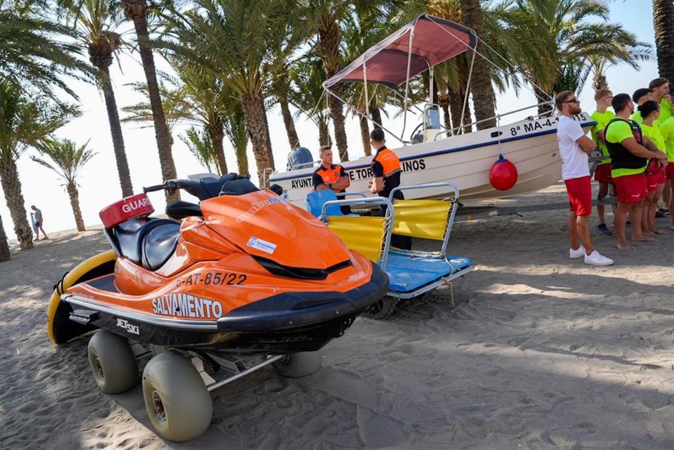 Unos 40 profesionales garantizarán la seguridad de los usuarios de las playas de Torremolinos este temporada