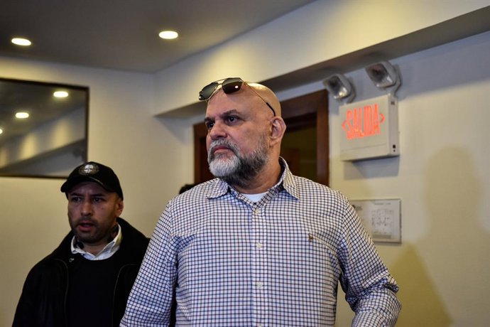 11 de julho de 2024, Bogotá, Cundinamarca, Colômbia: O ex-líder paramilitar colombiano Salvatore Mancuso dá uma entrevista coletiva em Bogotá, Colômbia, um dia depois que o tribunal lhe concedeu liberdade condicional da prisão de La Picota, em 11 de julho