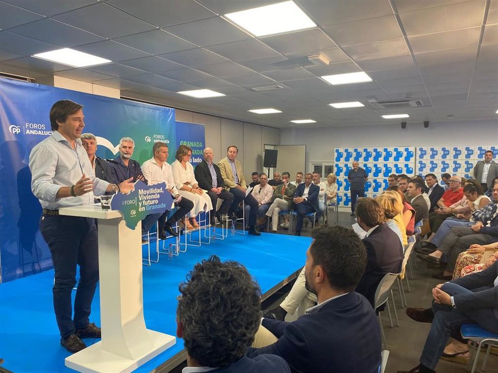El secretario general del PP-A, Antonio Repullo, interviene este viernes en Granada en el foro de su partido 'Granada a tu lado'.