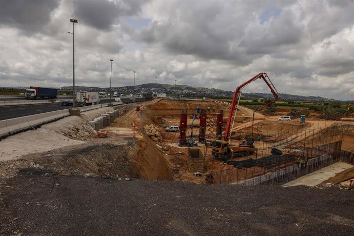 Archivo - Obras de emergencia para la reconstrucción de los puentes de la A-7 sobre el barranco del Poyo