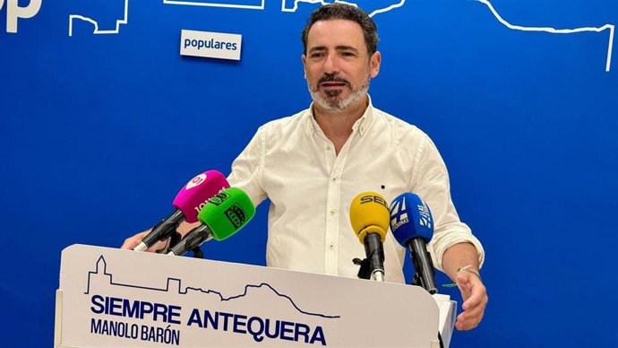 El secretario general del PP de Málaga, José Ramón Carmona, en rueda de prensa.