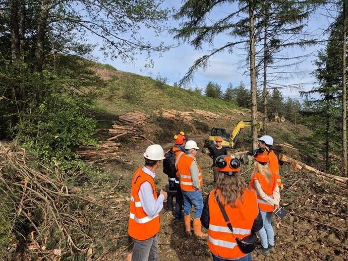 Baso lantegi batera egindako bisita
