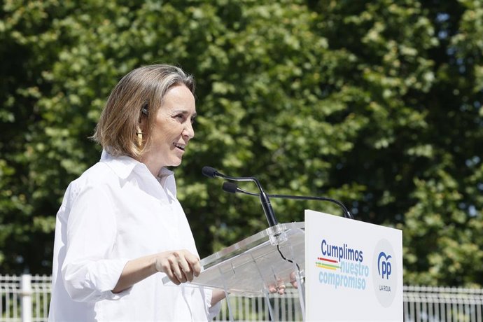 La secretaria general del PP, Cuca Gamarra, interviene durante el acto conmemorativo de los dos años de Gobierno del PP en La Rioja, a 31 de mayo de 2025, en Logroño, La Rioja (España). 