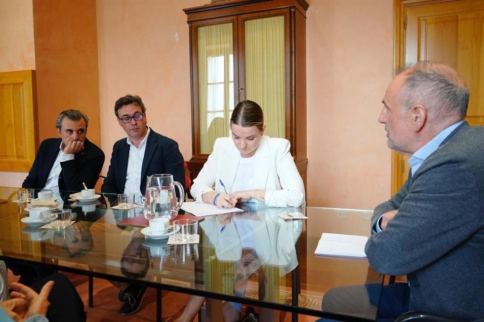 Archivo - Reunión entre el rector de la UIB, Jaume Carot, con Prohens, en abril de 2023.