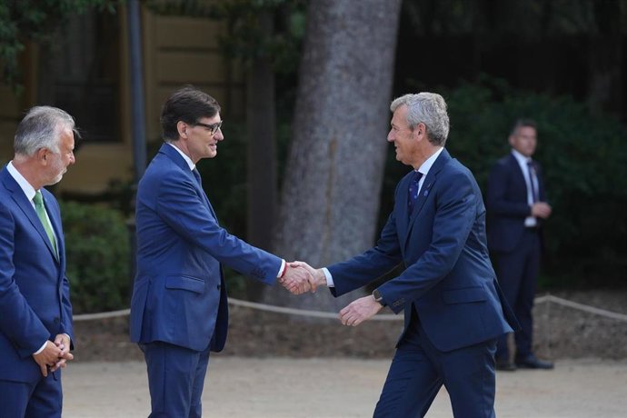 Illa e Rueda saúdanse. 