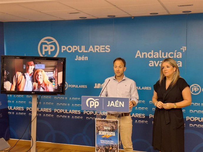 Erik Domínguez y Elena González