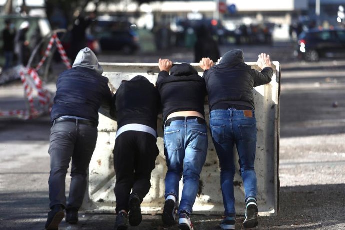 Archivo - Manifestantes en la huelga del metal en Cádiz en 2021.