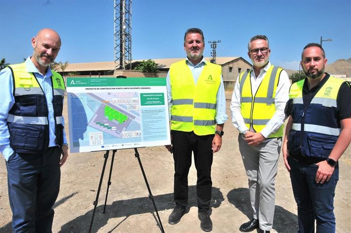 Visita al inicio de obras del nuevo punto limpio de Atarfe