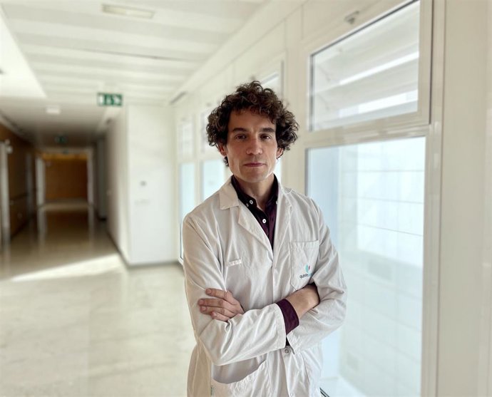 El doctor, dermatólogo y especialista en el manejo médico-quirúrgico de la hidradenitis de los hospitales Quirónsalud Sagrado Corazón e Infanta Luisa, Tomás Toledo.