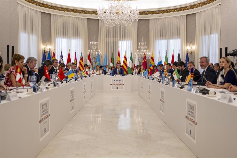El presidente del Gobierno, Pedro Sánchez, preside la XXVIII Conferencia de Presidentes, en Palau de Pedralbes de Barcelona, a 6 de junio de 2025, en Barcelona, Catalunya (España). Durante la conferencia se abordarán los 16 puntos de la agenda, ampliada