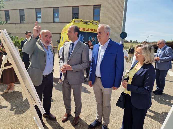 El consejero de Sanidad del Gobierno de Aragón, José Luis Bancalero Flores, y el alcalde de Calatayud, José Manuel Aranda.