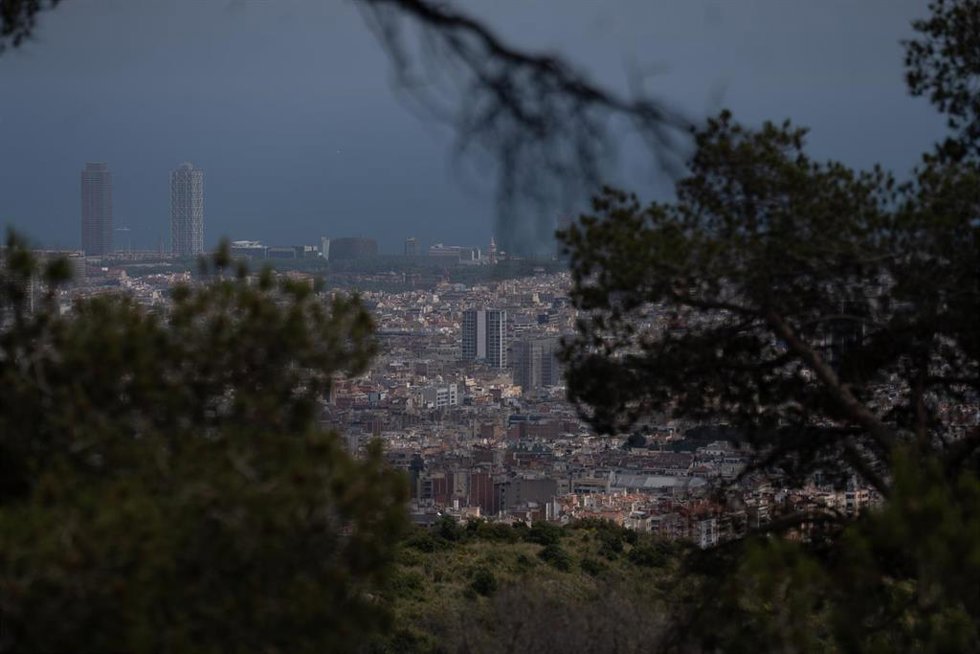 Vistas de la ciudad desde el Parc Natural de la Serra de Collserola, a 14 de mayo de 2025, en Barcelona
