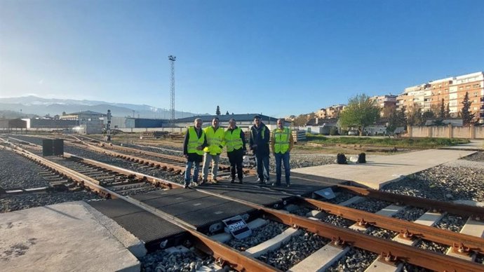 Equipo que ha trabajado con los sensores inteligentes en la estación de Andaluces