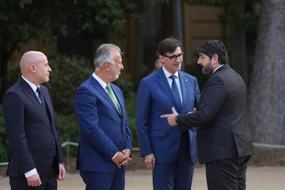 (I-D) El delegado del Gobierno en Cataluña, Carlos Prieto; el ministro de Política Territorial, Ángel Víctor Torres; el presidente de la Generalitat de Cataluña, Salvador Illa y el presidente de la Región de Murcia, Fernando López Miras, a su llegada a 