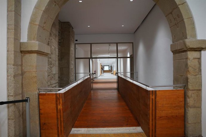 Pasarela de unión entre o Museo do Pobo Galego e San Domingos de Bonaval.