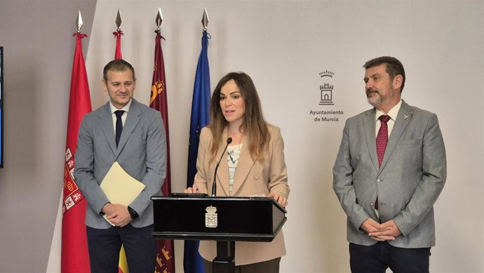 La vicealcaldesa y concejala de Fomento y Patrimonio, Rebeca Pérez, en una rueda de prensa