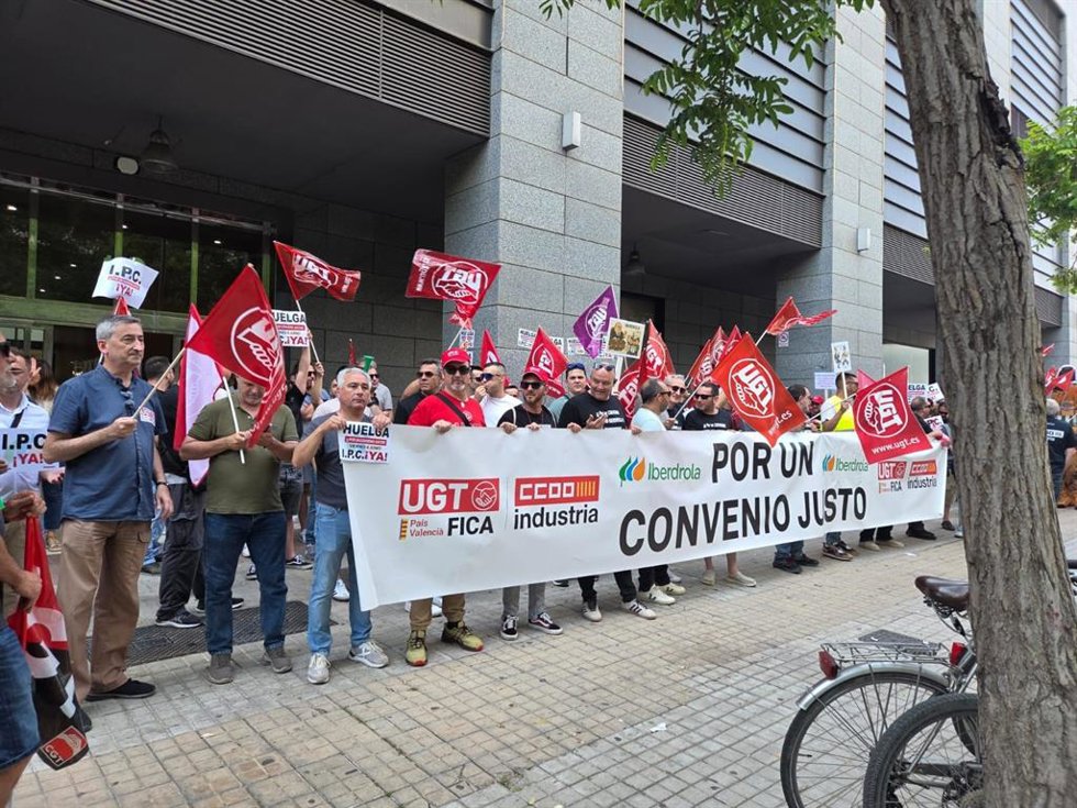 Concentración de trabajadores de Iberdrola en Valncia