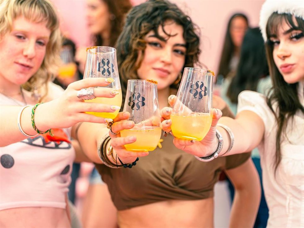 Royal Bliss nos propone los planes más divertidos y especiales para sobrellevar la semana con una combinación única de arte, música, y creatividad