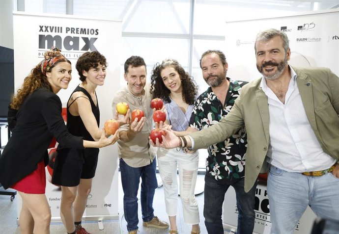 Foto de familia de los finalistas andaluces de los Premios Max-Pamplona Iruña 2025, en un encuentro con la SGAE.