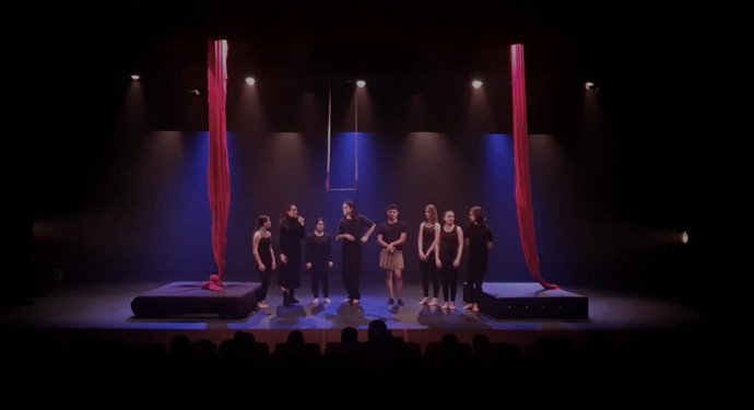 Casi 2.000 adolescentes se forman en empatía y pensamiento crítico a través del teatro con Fad Juventud