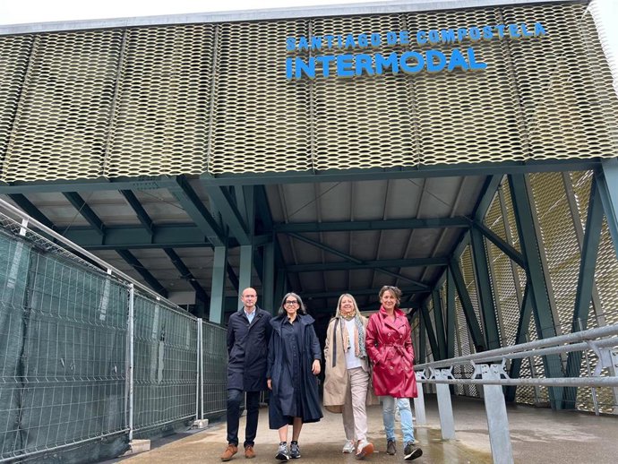 Los exediles del PSOE en la estación Intermodal, a 6 de junio de 2025.