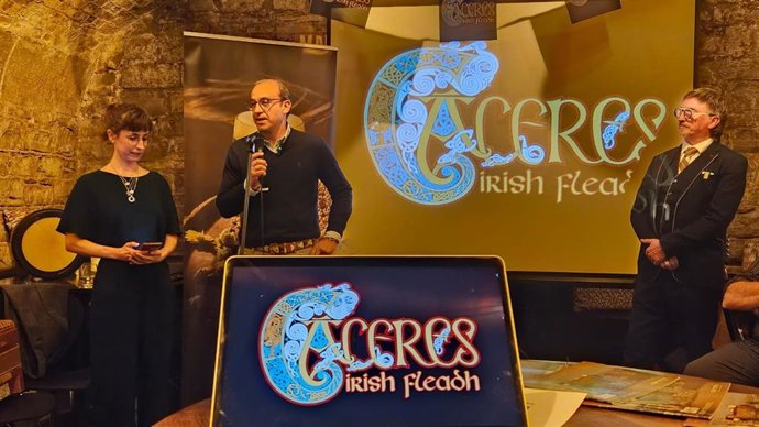 El alcalde de Cáceres, Rafael Mateos, en la presentación del Irish Fleadh en Dublín (Irlanda)
