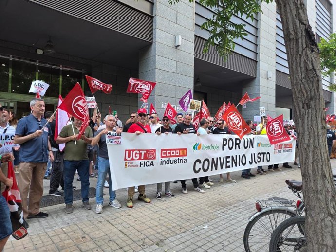 Concentració de treballadors d'Iberdrola a València