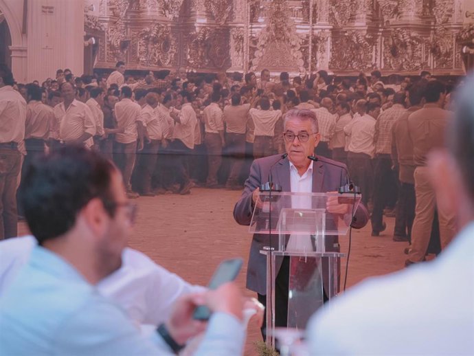 El alcalde de Almonte, Francisco Bella, en la presentación este viernes de los datos de la Romería del Rocío 2025.