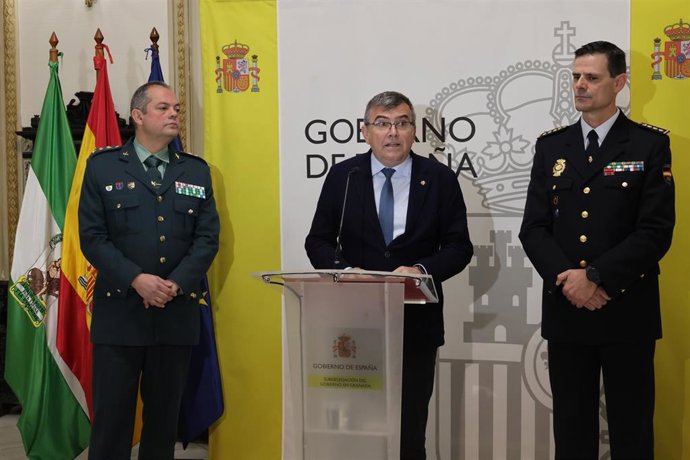 Archivo - El subdelegado del Gobierno en Granada, José Antonio Montilla; el coronel jefe de la Comandancia de la Guardia Civil de Granada, Javier Arteaga, y el comisario principal jefe provincial de Granada de Policía Nacional, Juan de Dios Piedra (Foto d