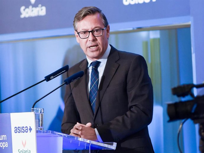 El secretario General del PP de la Comunidad de Madrid, Alfonso Serrano, durante su intervención en un Desayuno Informativo de Nueva Economía Fórum, en The Palace Hotel, a 4 de junio de 2025, en Madrid (España).