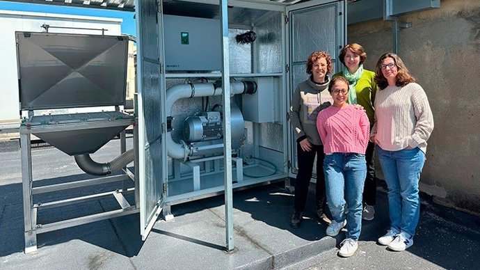 El equipo de captación con las miembros del Laboratorio de Radiología Ambiental
