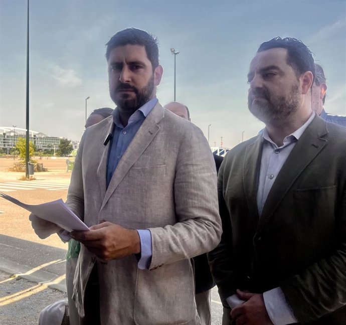 El portavoz de Vox en las Cortes de Aragón, Alejandro Nolasco, atiende a los medios de comunicación para hablar de la 'Fiesta del Cordero'.