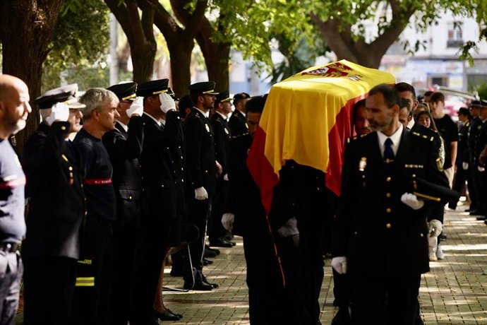 Últimos adiós al agente fallecido tras una colisión con atracadores