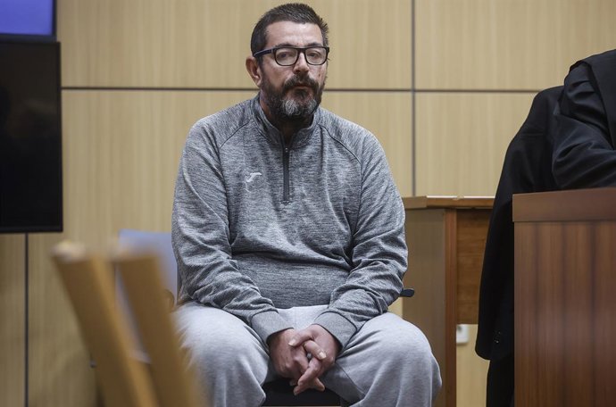 Archivo - Arxiu - El pare condemnat per matar al seu fill d'onze anys, durant un juí a la Ciutat de la Justícia de València, a 9 de gener del 2024, a València 