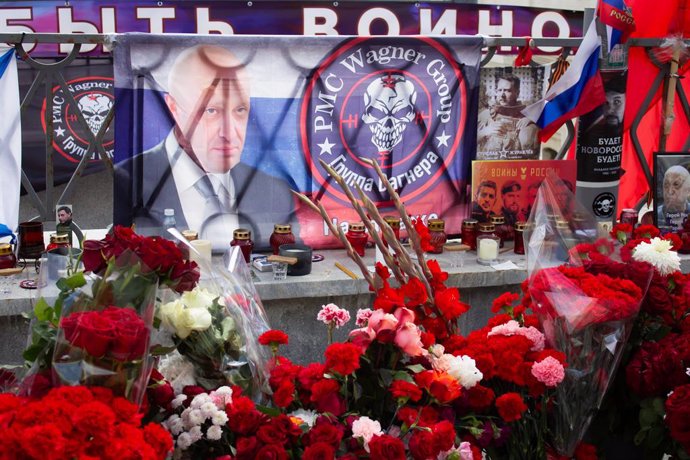 Archivo - August 28, 2023, Moscow, Russia: Prigozhin's portrait is visible at an informal memorial for the leader of the Wagner mercenary group in Moscow. The Russian authorities have officially confirmed the death of Yevgeny Prigozhin, the chief of the W