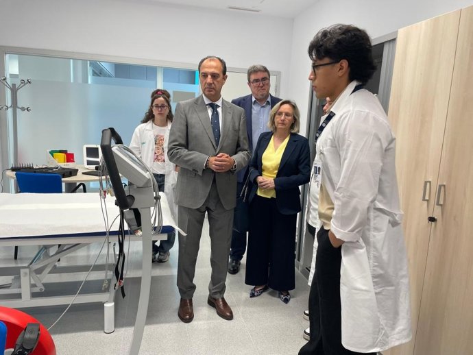 El consejero de Sanidad ha visitado las instalaciones del proyecto IMPaCT en el centro de salud Barrio Jesús de Zaragoza.