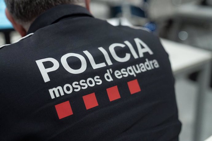 Imatge d'arxiu d'un agent dels Mossos d'Esquadra