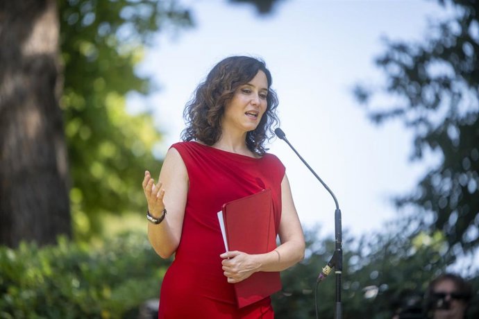 La presidenta de la Comunidad de Madrid, Isabel Díaz Ayuso, ofrece declaraciones a los medios posterior a la XXVIII Conferencia de Presidentes, en Palau de Pedralbes de Barcelona, a 6 de junio de 2025, en Barcelona, Catalunya (España)