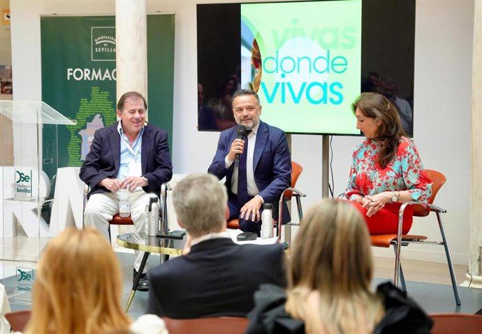 Unade las mesas redondas del Foro de Personal Directivo de Recursos Humanos de Entidades Locales de la Administración Pública, celebrado en la Diputación de Sevilla.