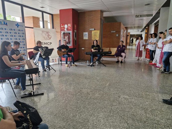 Clausura del programa 'Música para la salud' en el Hospital de El Bierzo (León).