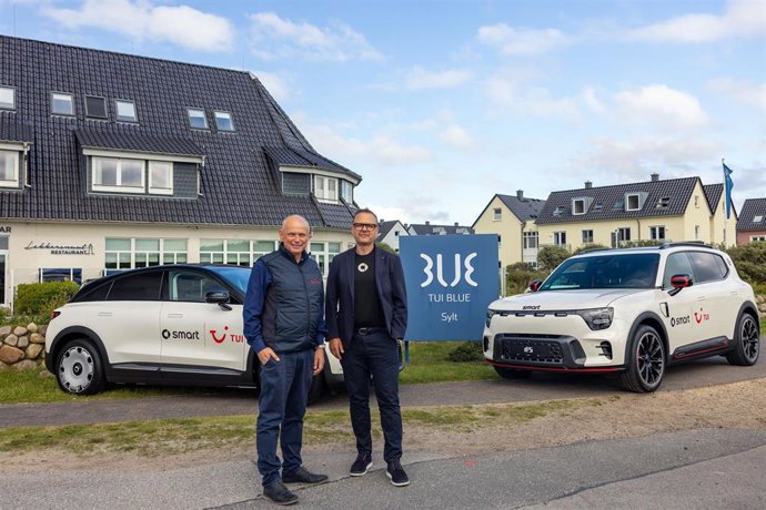 El CEO de TUI, Sebastian Ebel, y el consejero delegado de smart Germany, Wolfgang Ufer.