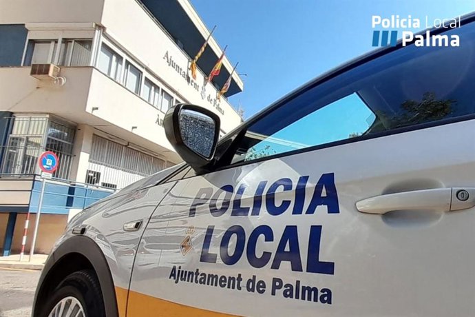 Archivo - Vehículo de la Policía Local de Palma.