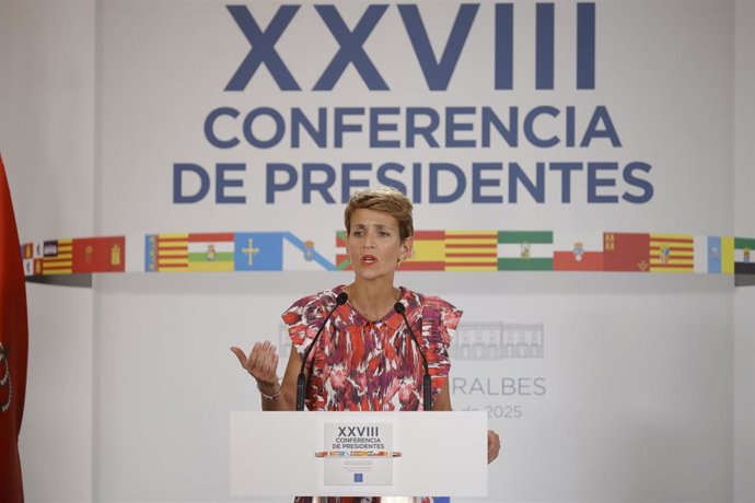 La presidenta del Gobierno de Navarra, María Chivite, ofrece declaraciones a los medios posterior a la XXVIII Conferencia de Presidentes, en Palau de Pedralbes de Barcelona, a 6 de junio de 2025, en Barcelona, Catalunya (España). Durante la conferencia se
