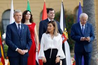 Buruaga no ve "polémica" con Ayuso y dice que no tiene "problema" en usar pinganillos