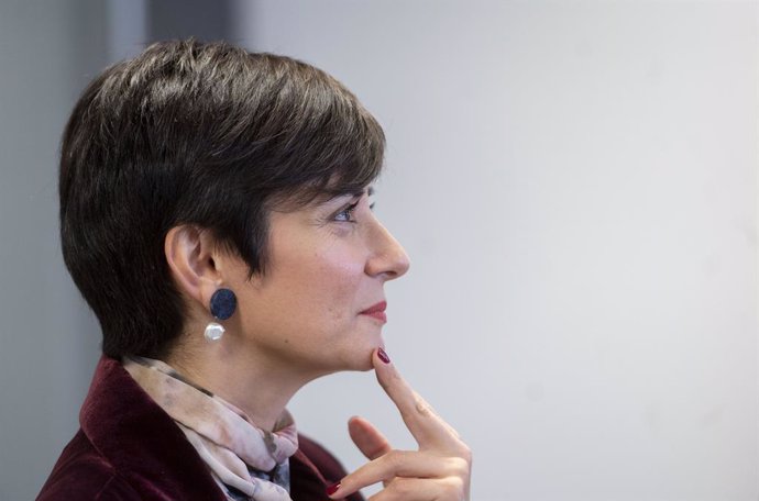 Archivo - La ministra de Vivienda y Agenda Urbana, Isabel Rodríguez, asiste a la firma del acuerdo de compraventa para la instalación de un Centro de Datos, en la sede de SEPES, a 19 de diciembre de 2024, en Madrid (España). El centro de Datos se instalar