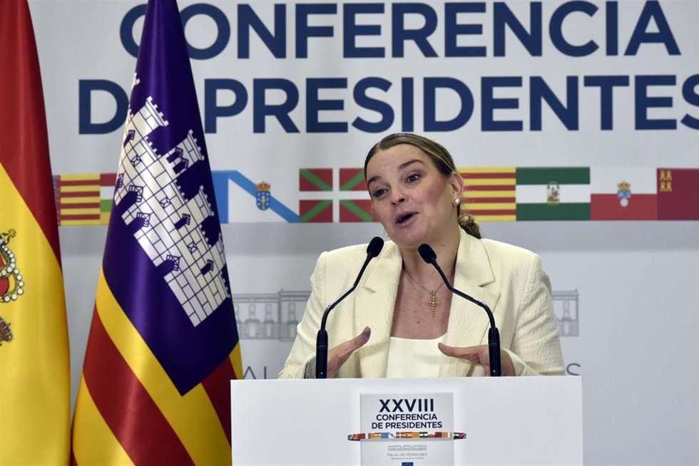 La presidenta del Govern balear, Marga Prohens, ofrece una rueda de prensa posterior a la reunión de la XXVIII Conferencia de Presidentes, en Palau de Pedralbes de Barcelona